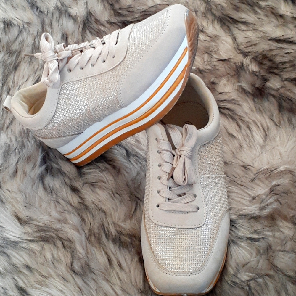Fashionable sneakers